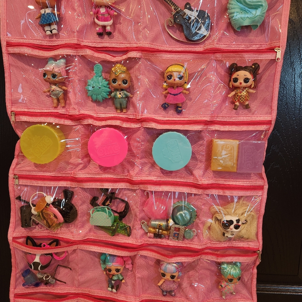 LOL Surprise Dolls With Accessories & Home 4 Door Hanger Display Bundle - Picture 8 of 10